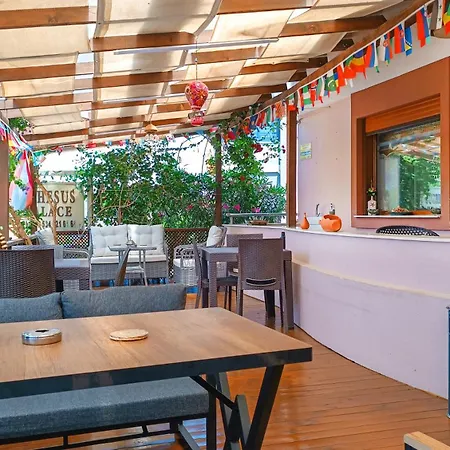 Ephesus Palaces Homestay *